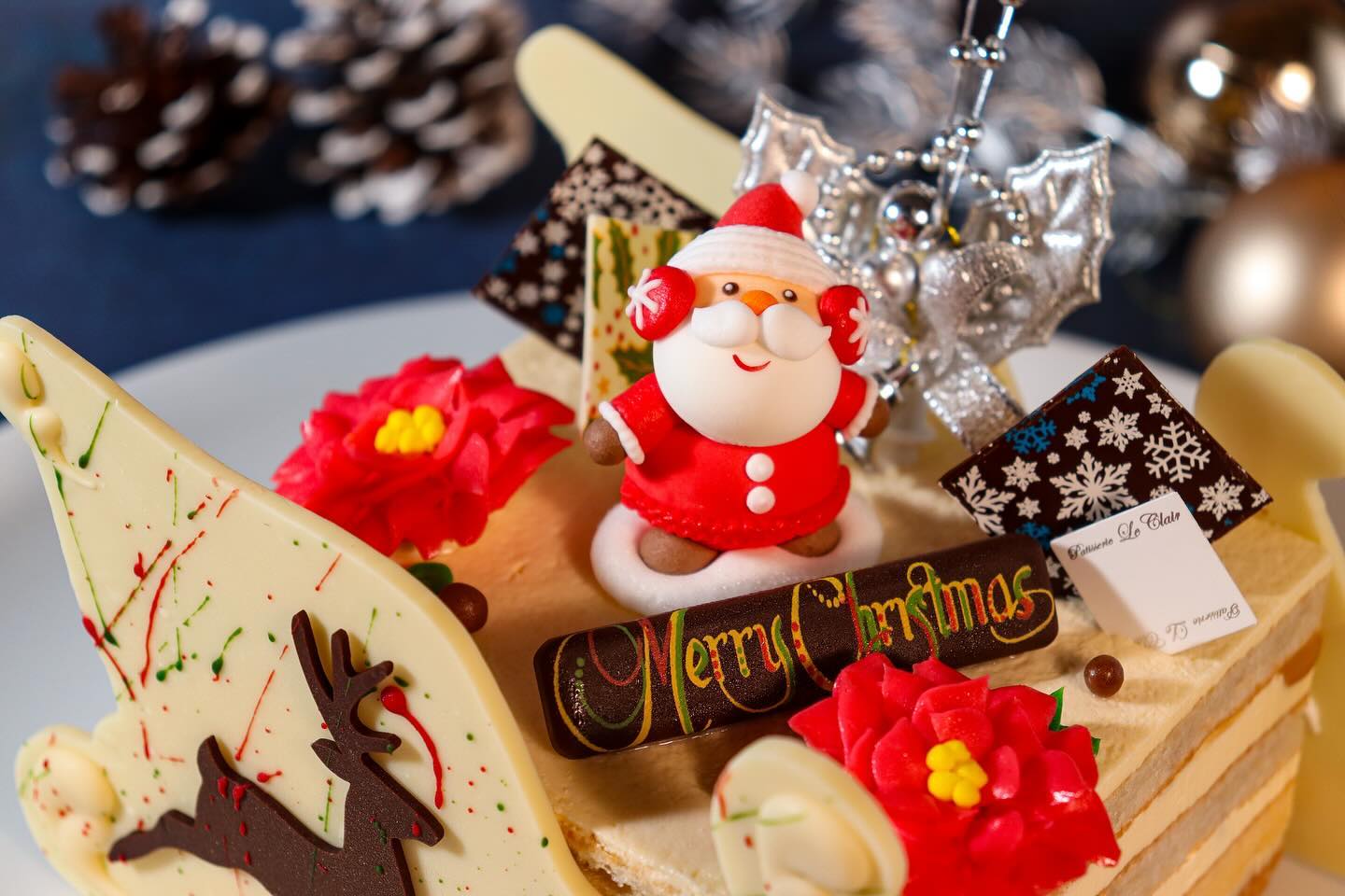クリスマスケーキ　NO.11

リッチ・マカダミア

4 号サイズ相当 (11.5×10.5cm) 
¥3,500( 税込 ¥3,780) 50台

マカダミアをふんだんに使用したリッチな 
味わいのバタークリームケーキです。 
多重層から生み出される様々な食感と
口溶けをお楽しみください。